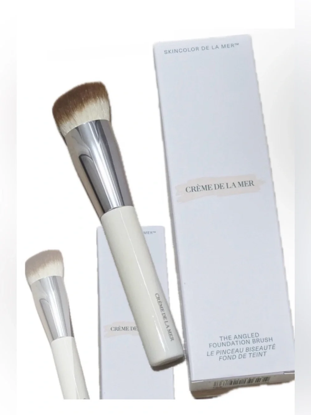 Crème de la Mer Angled Foundation Brush - White/ Silver•MSRP $90.00 BNIN